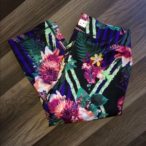 Floral Fila leggings. Cropped.